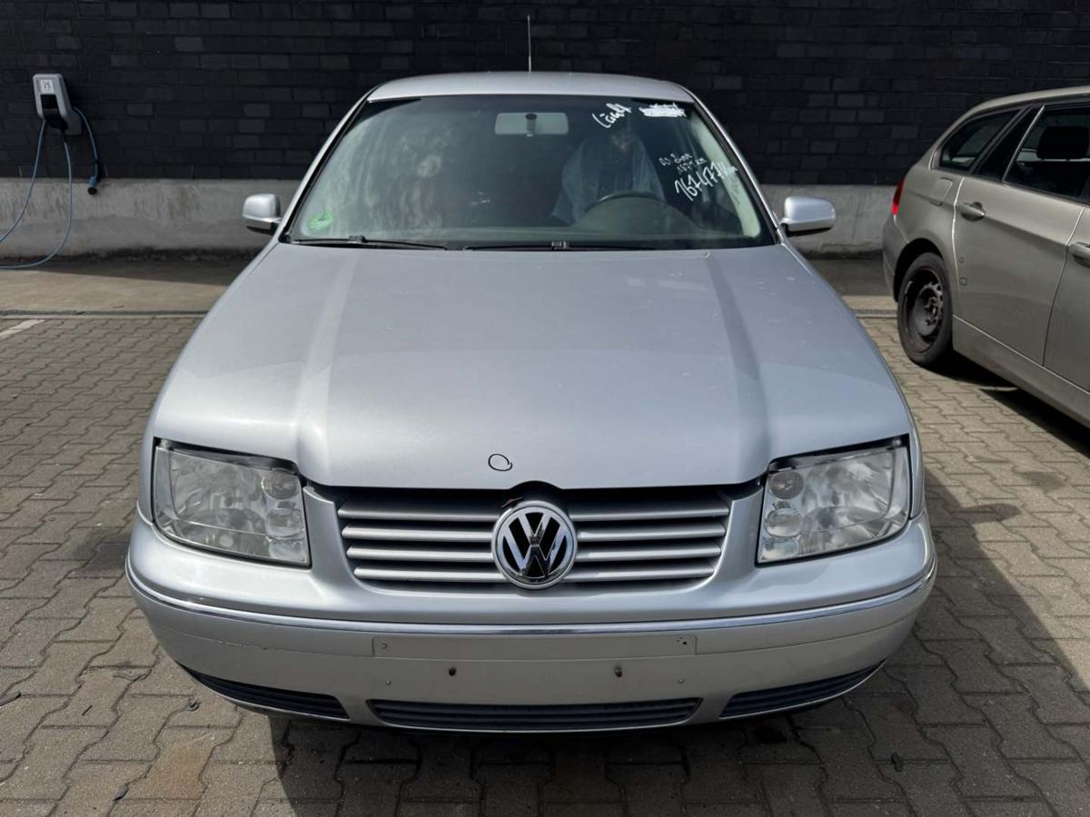 VW Bora original Sto&szlig;stange Stossf&auml;nger hinten LA7W Reflexsilber Limousine Bj.2002
